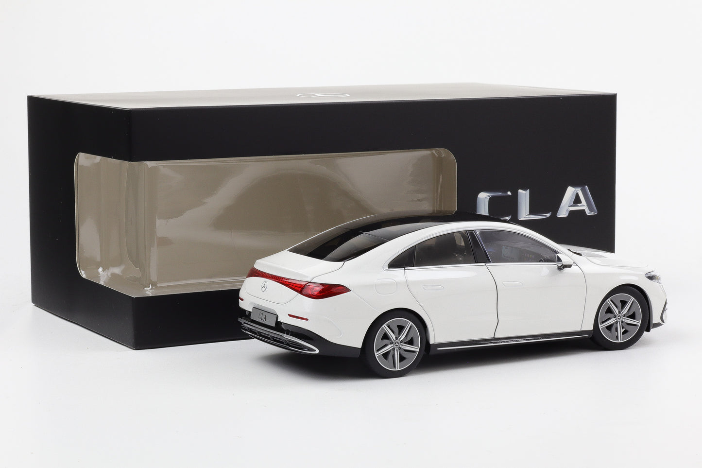 1:18 NZG Mercedes Benz CLA Coupe 2025 Modell C174 polarweiß Dealer