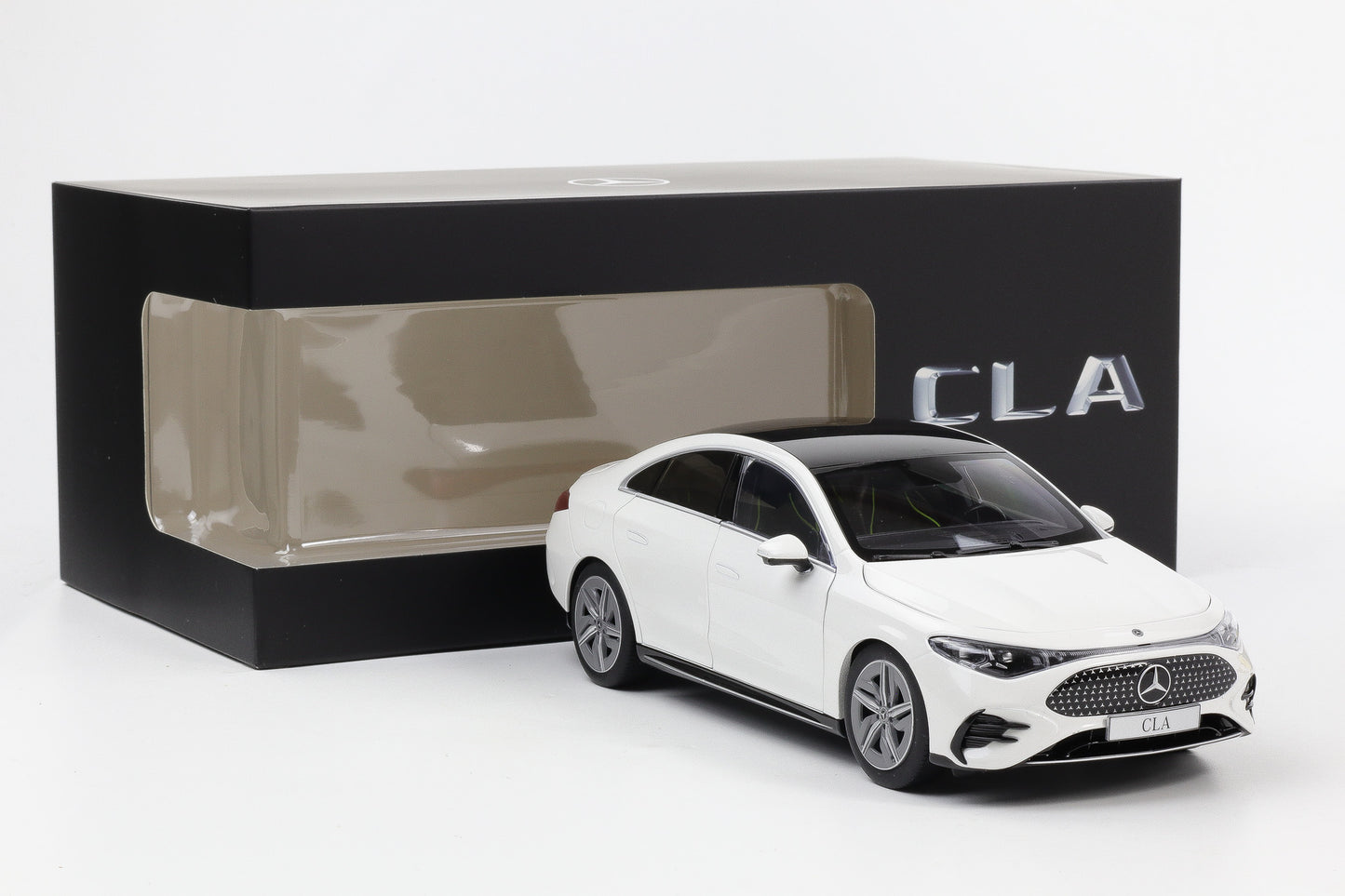 1:18 NZG Mercedes Benz CLA Coupe 2025 Modell C174 polarweiß Dealer