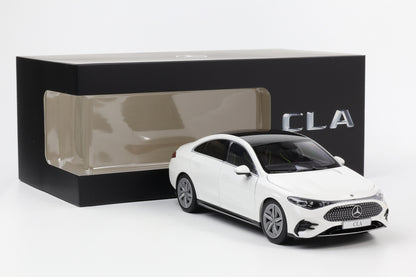 1:18 NZG Mercedes Benz CLA Coupe 2025 Modell C174 polarweiß Dealer