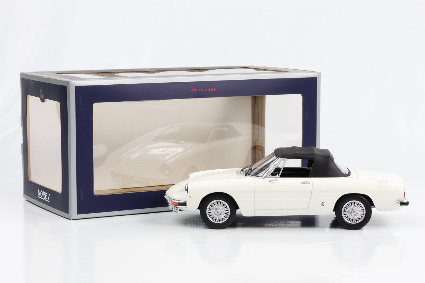 1:18 Alfa Romeo 2000 Spider 1979 white with removable soft top Norev 187882