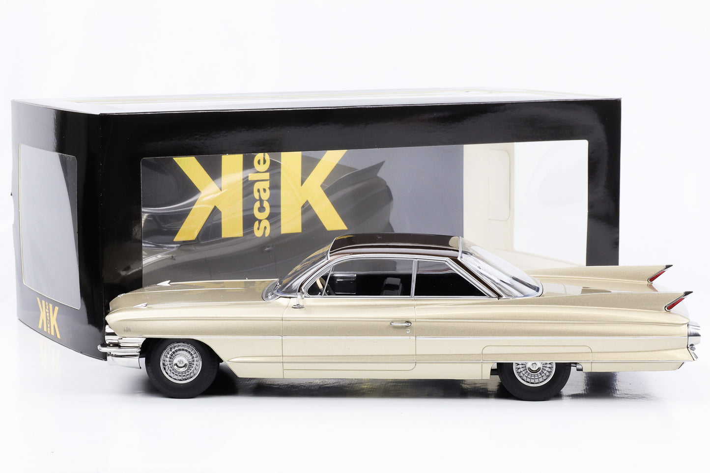 1:18 Cadillac Série 62 Coupé DeVille 1961 or beige métallisé échelle KK
