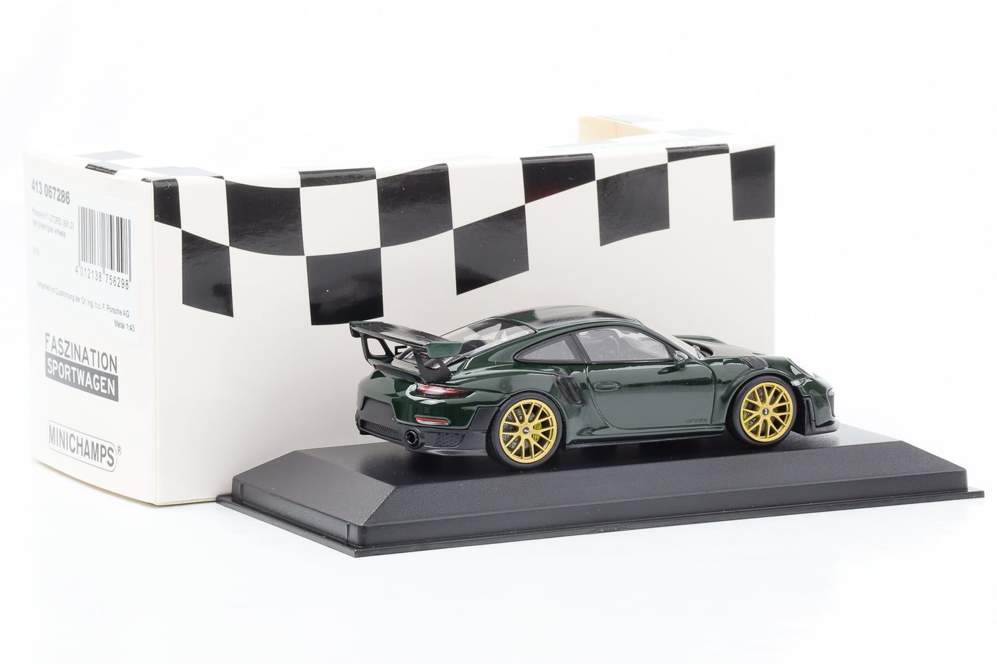 1:43 Porsche 911 GT2 RS 991.2 British Racing green gold wheels Minichamps