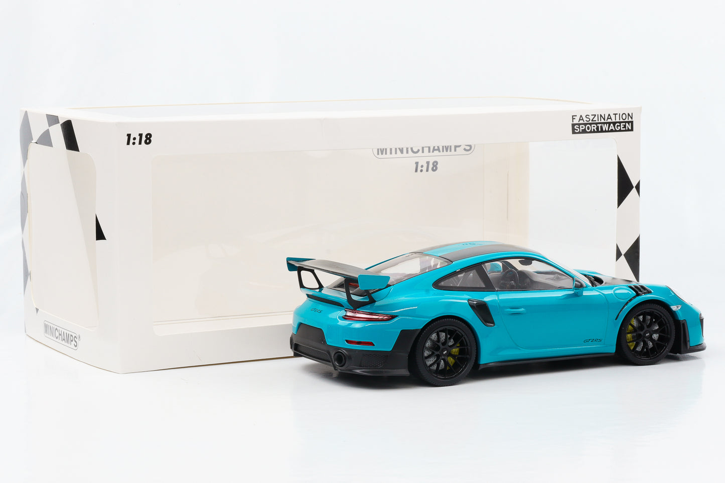 1:18 Porsche 911 GT2 RS 991.2 Miami bleu Weissach jantes noires Minichamps