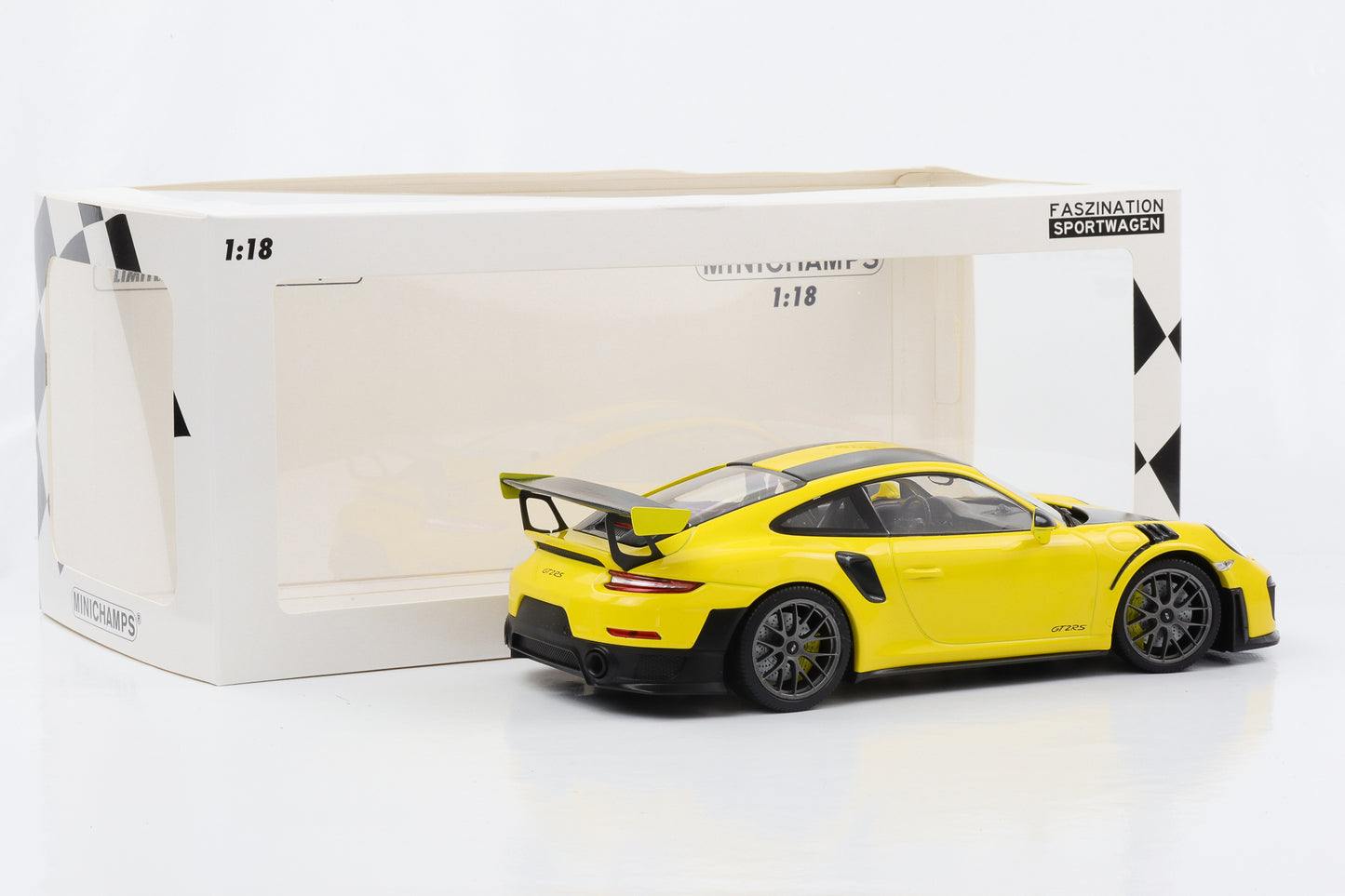1:18 Porsche 911 GT2 RS 991.2 Weissach Gelb magnesium wheels Minichamps