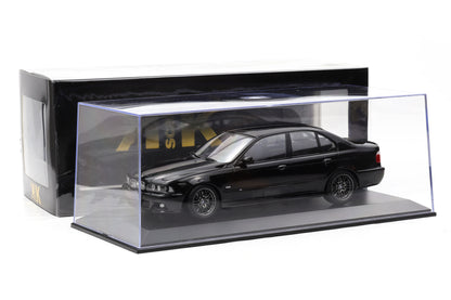 1:18 BMW M5 E39 Saloon 1998 schwarz KK-Scale diecast + Vitrine