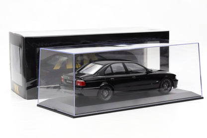 1:18 BMW M5 E39 Saloon 1998 schwarz KK-Scale diecast + Vitrine