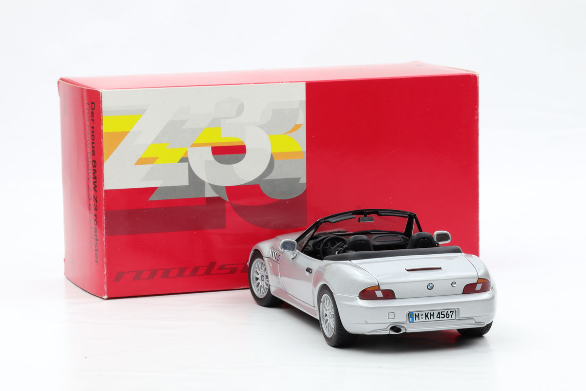 1:18 UT Models BMW Z3 Roadster 1996 silber BMW Dealer Edition – gebraucht