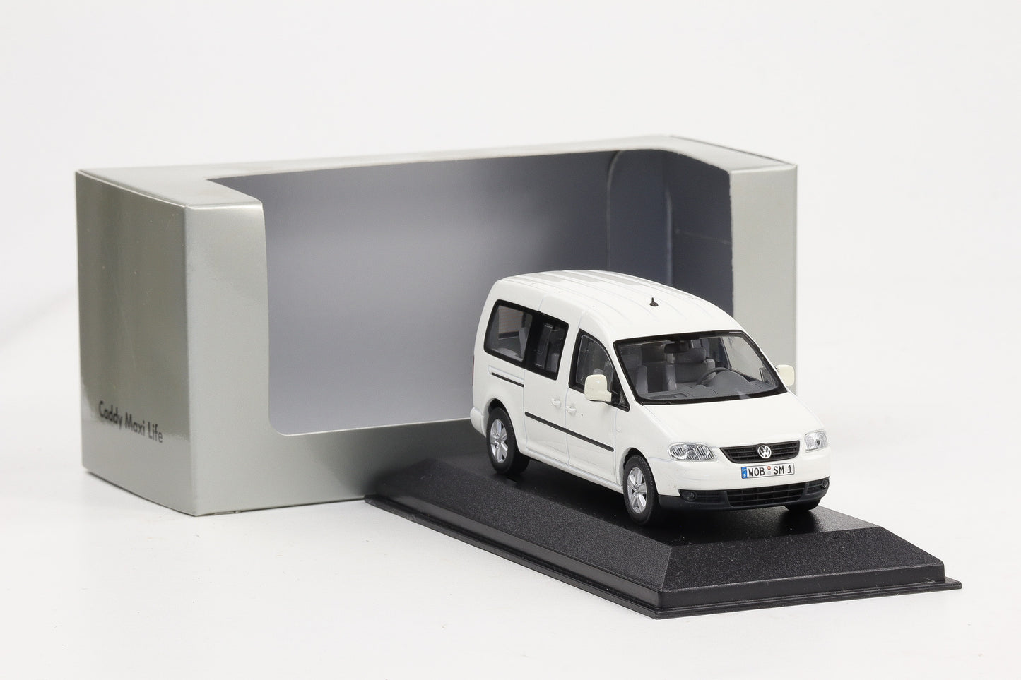 1:43 Minichamps Volkswagen VW Caddy Maxi Life weiß Dealer