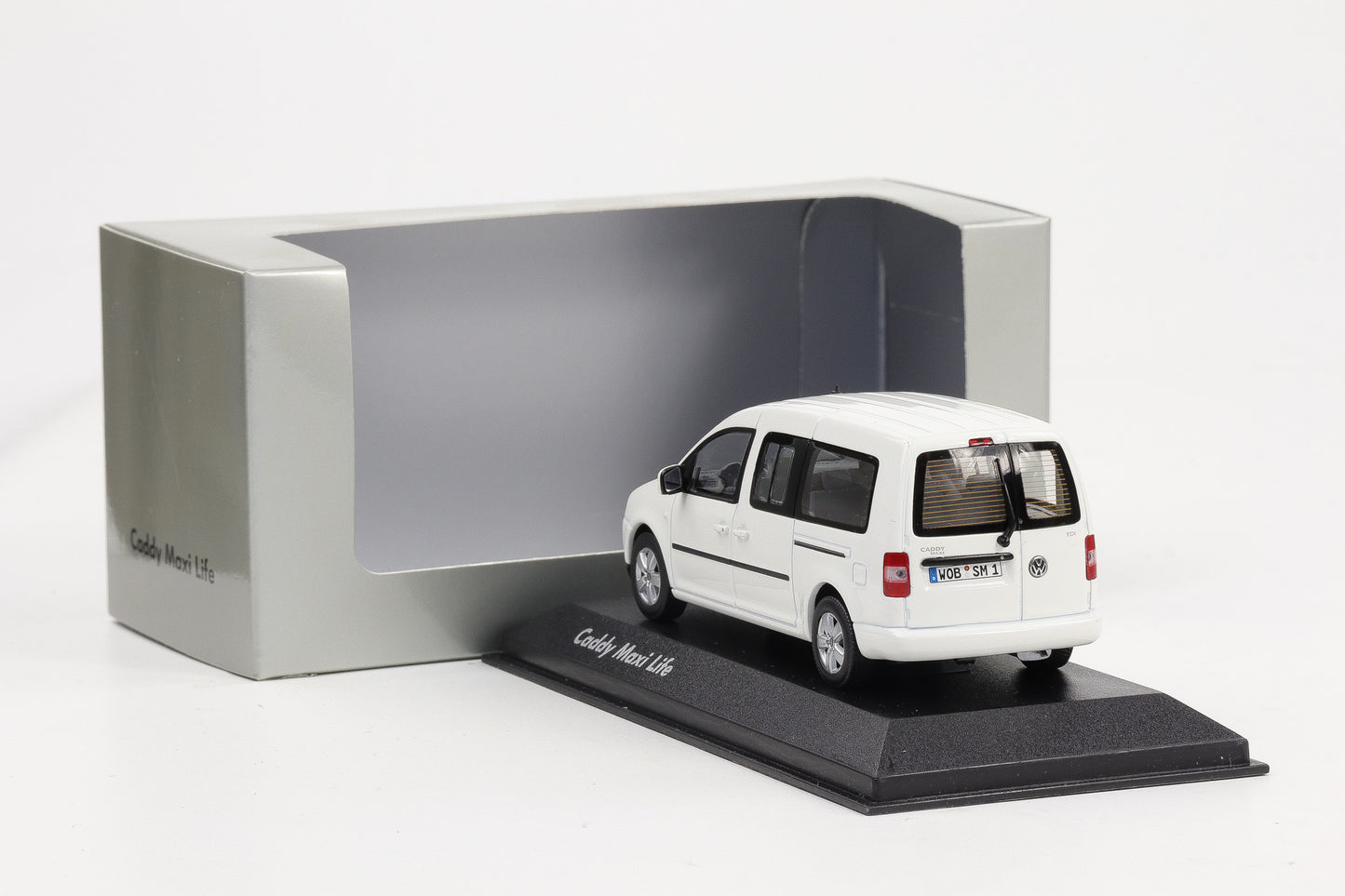 1:43 Minichamps Volkswagen VW Caddy Maxi Life weiß Dealer