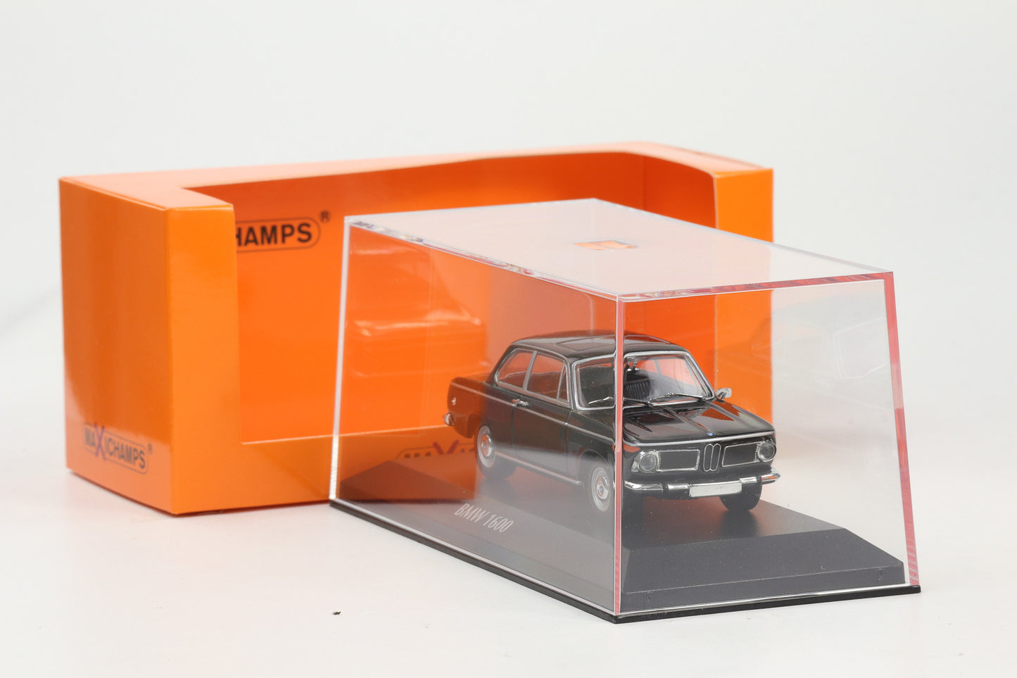 1:43 Minichamps BMW 1600 Typ 114 1968 schwarz Maxichamps