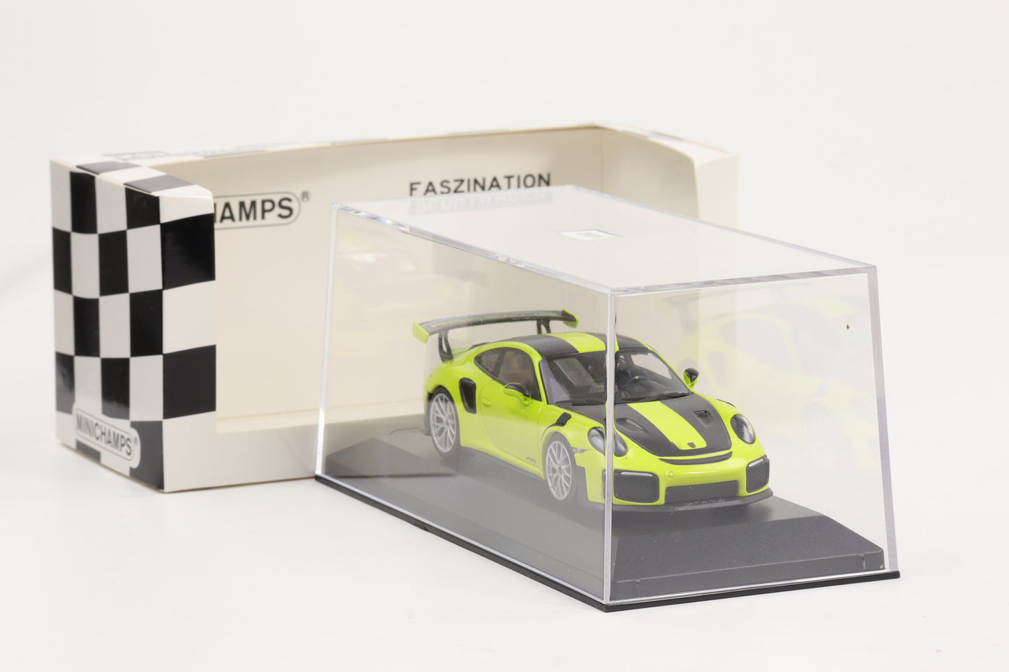 1:43 Minichamps Porsche 911 991.2 GT2RS 2018 acidgrün / silberne Felgen