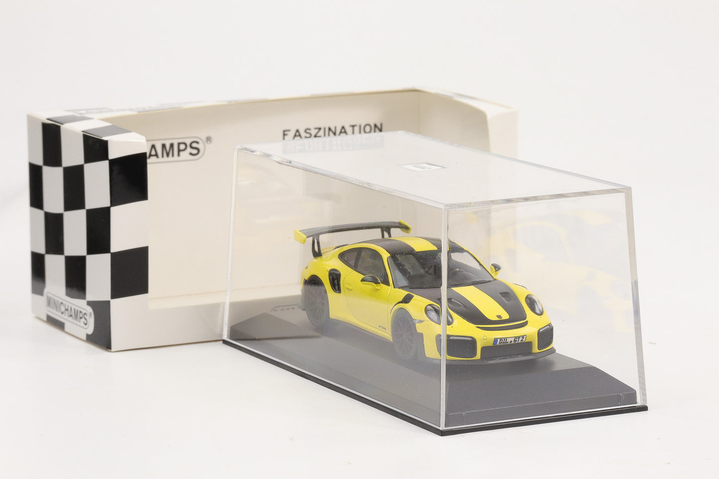 1:43 Minichamps Porsche 911 991.2 GT2RS Weissach-Package 2018 gelb / schwarze Felgen