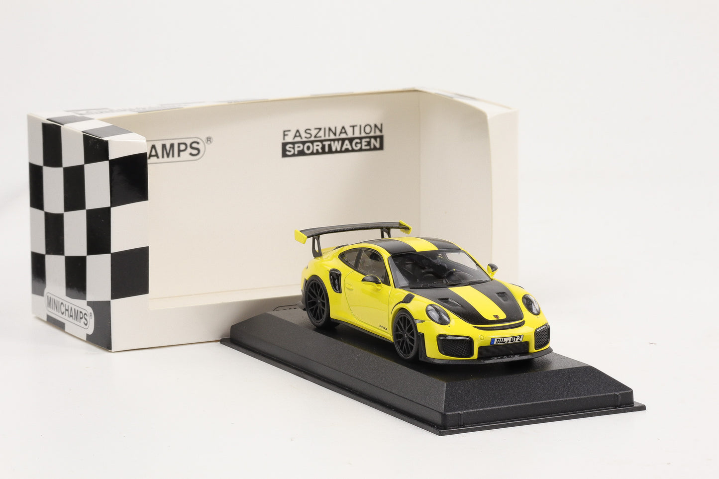 1:43 Minichamps Porsche 911 991.2 GT2RS Weissach-Package 2018 gelb / schwarze Felgen