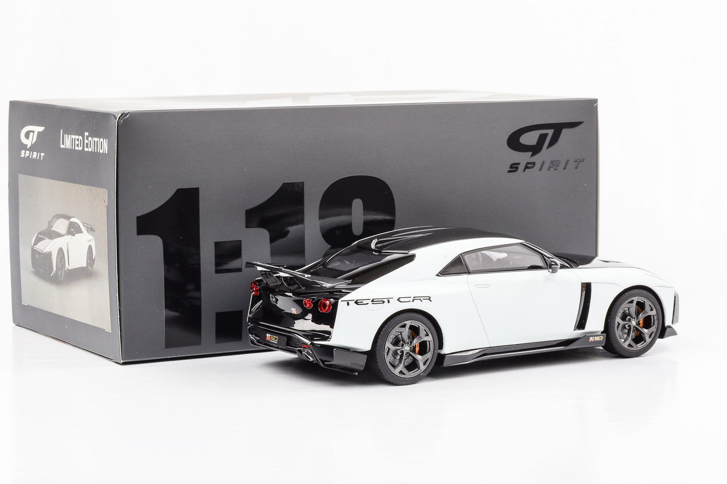 1:18  NISSAN GT-R50 Test Car 2020 weiß-schwarz GT Spirit Resin GT853