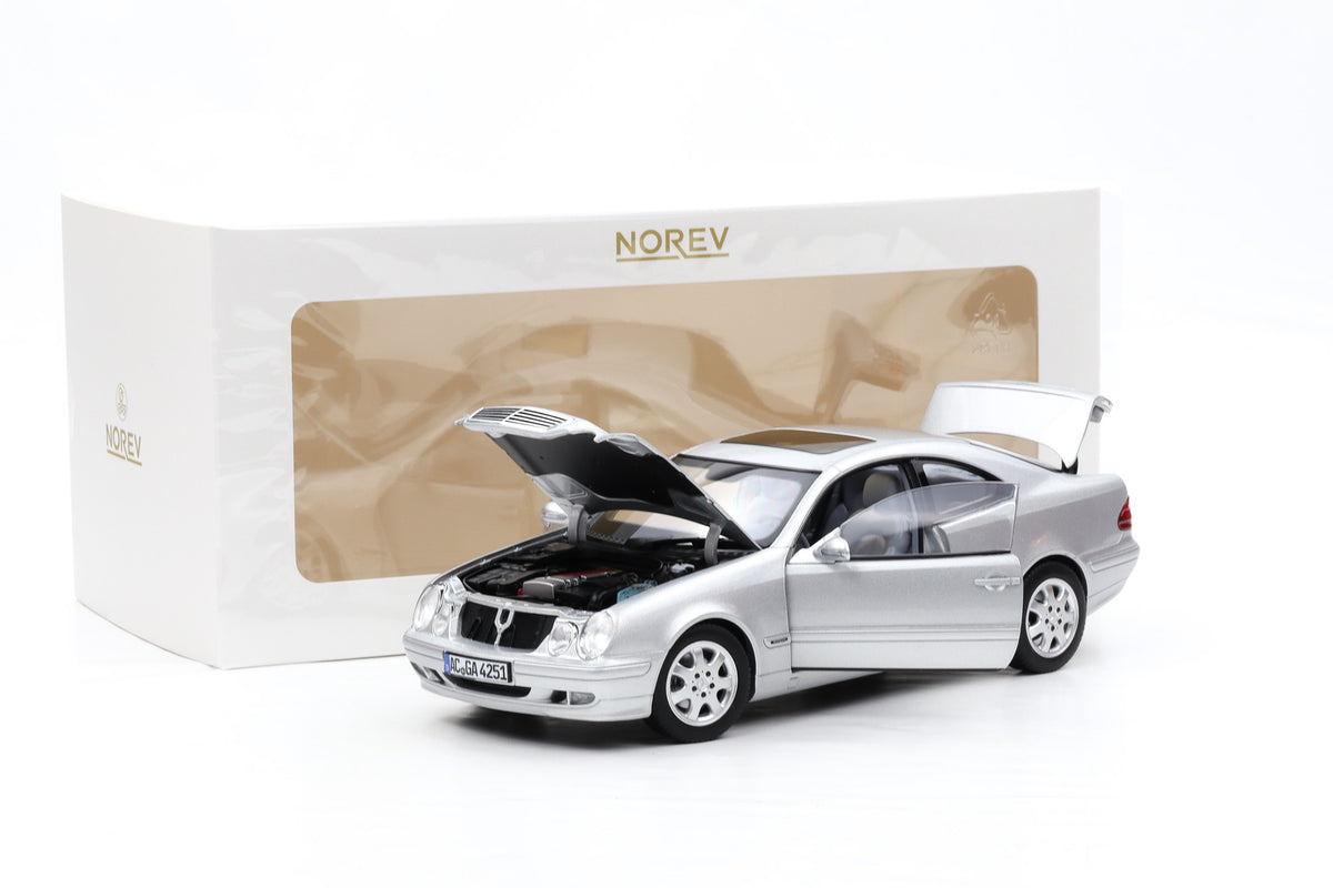 1:18 Norev Mercedes-Benz CLK C208 Coupe 2000 Brilliant silver + Vitrine