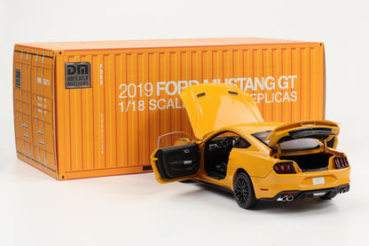 1:18 Diecast Masters Ford Mustang GT 5.0 Coupe LHD Kona orange blue 2019