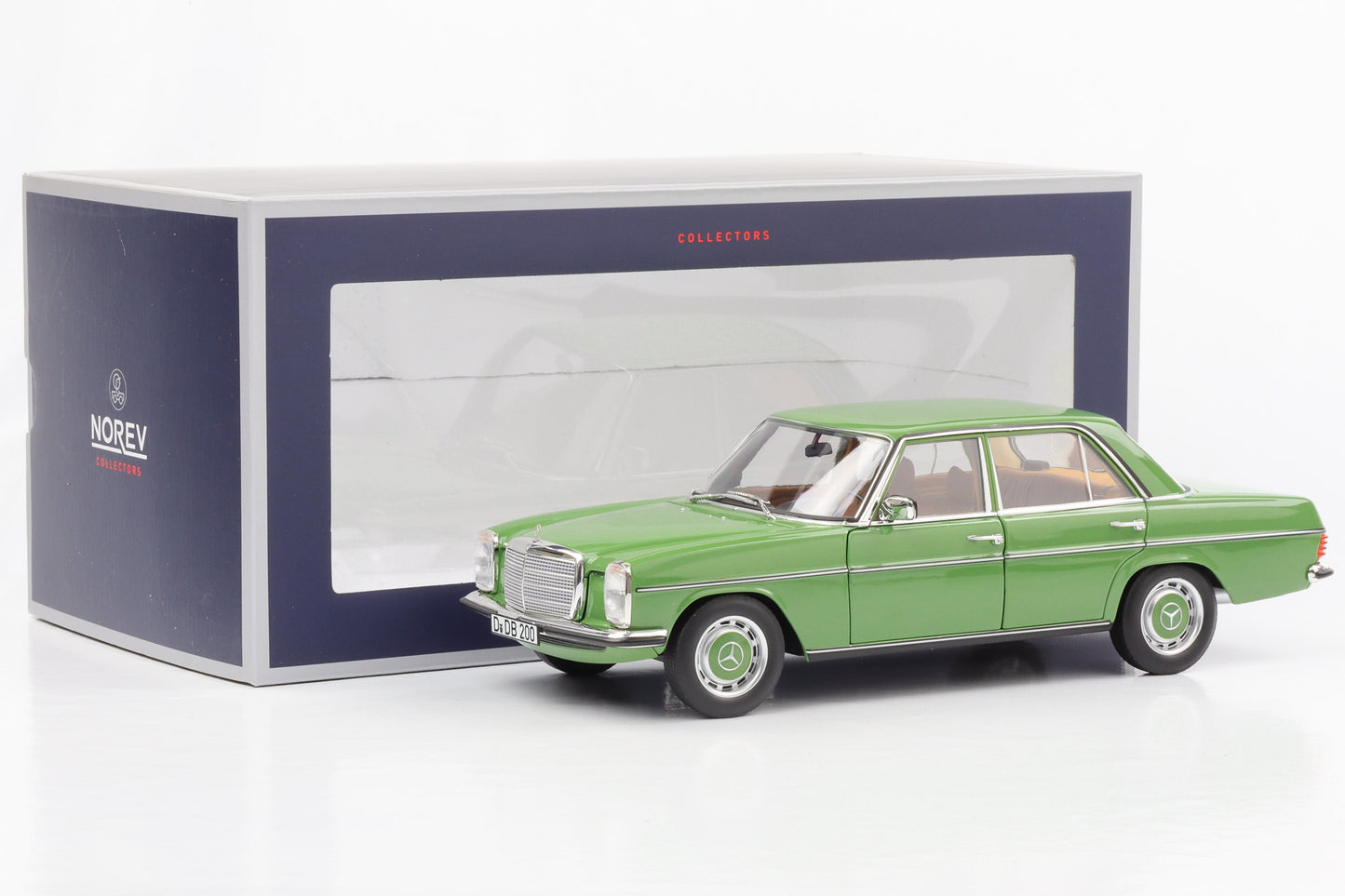 1:18 Mercedes-Benz 200 /8 W114 W115 byzanzgold 1968 - 1973 Norev 全面开放