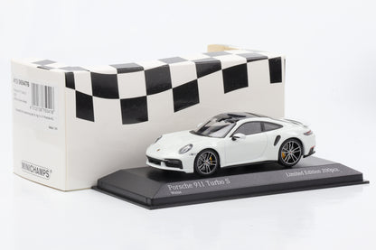 1:43 Porsche 911 992 Turbo S 2020 weiss mit silbernen Felgen Minichamps