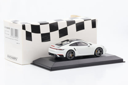 1:43 Porsche 911 992 Turbo S 2020 weiss mit silbernen Felgen Minichamps