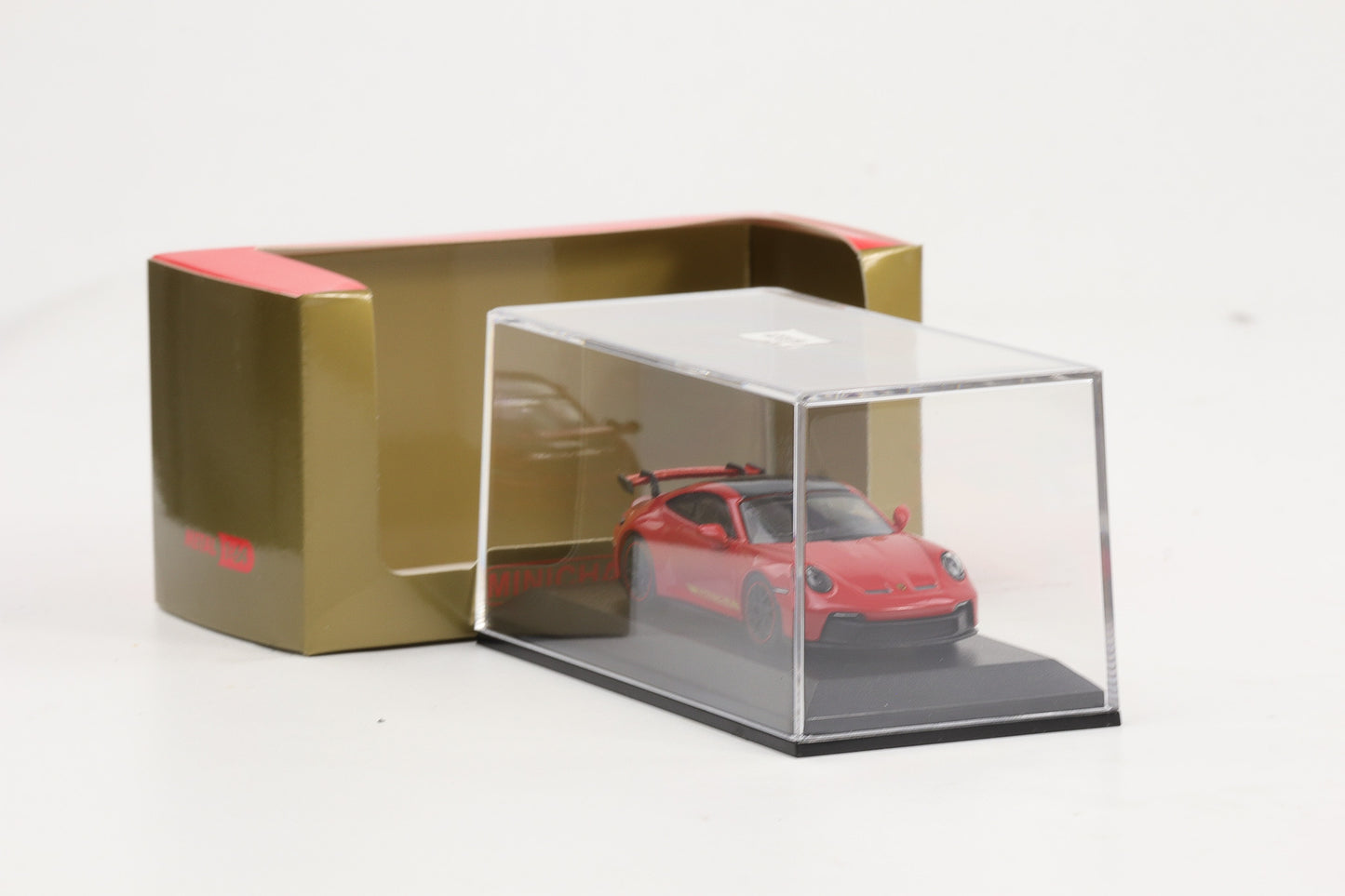 1:64 Minichamps Porsche 911 992 GT3 2021 guards red diecast