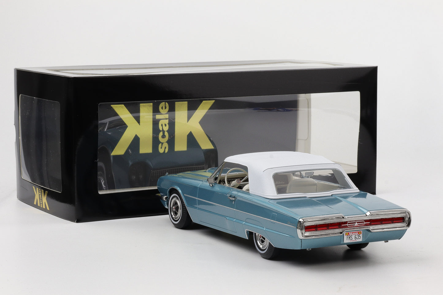 1:18 KK-Scale Ford Thunderbird 1966 like Movie Thelma & Louise hellblau mit Figuren