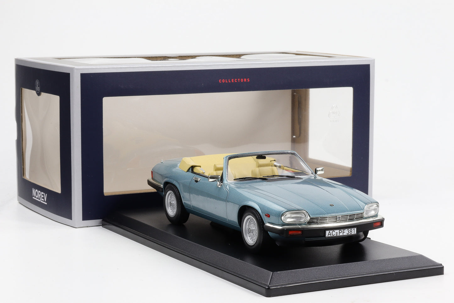 1:18 Norev Jaguar XJ-S 5.3 H.E. Cabriolet 1988 hellblau metallic 182635