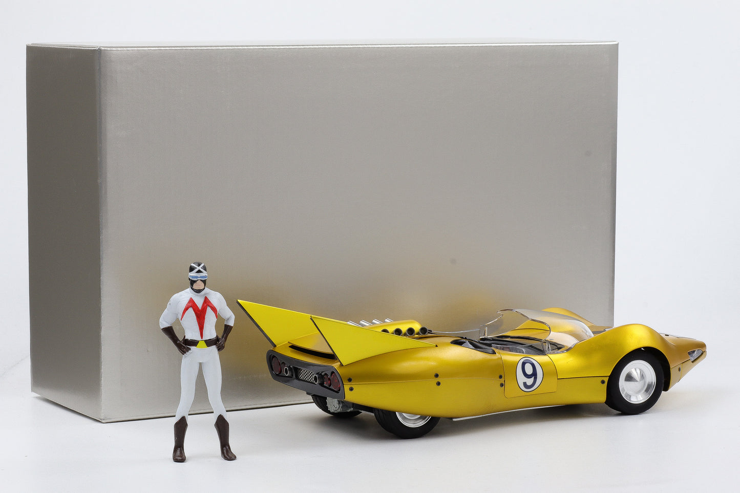 1:18 Schwyn Haas Speed Racer X Shooting Star #9 ALUMINIUM Gold mit Figur
