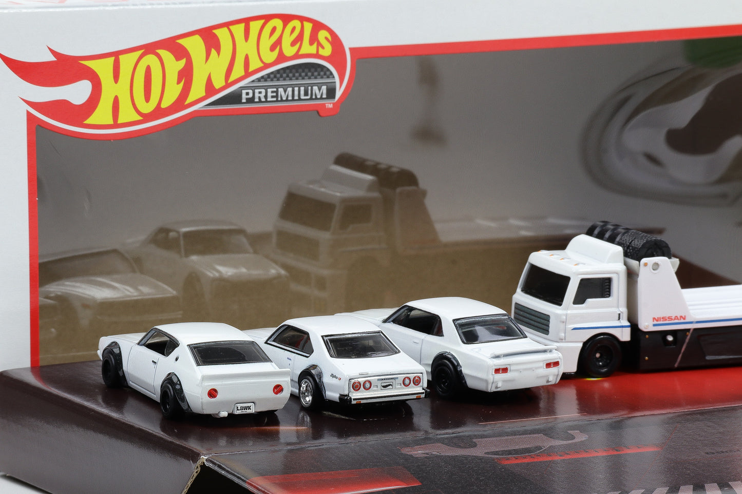 1:64 Nissan Skyline Premium Diorama Box Set #5 Hot Wheels