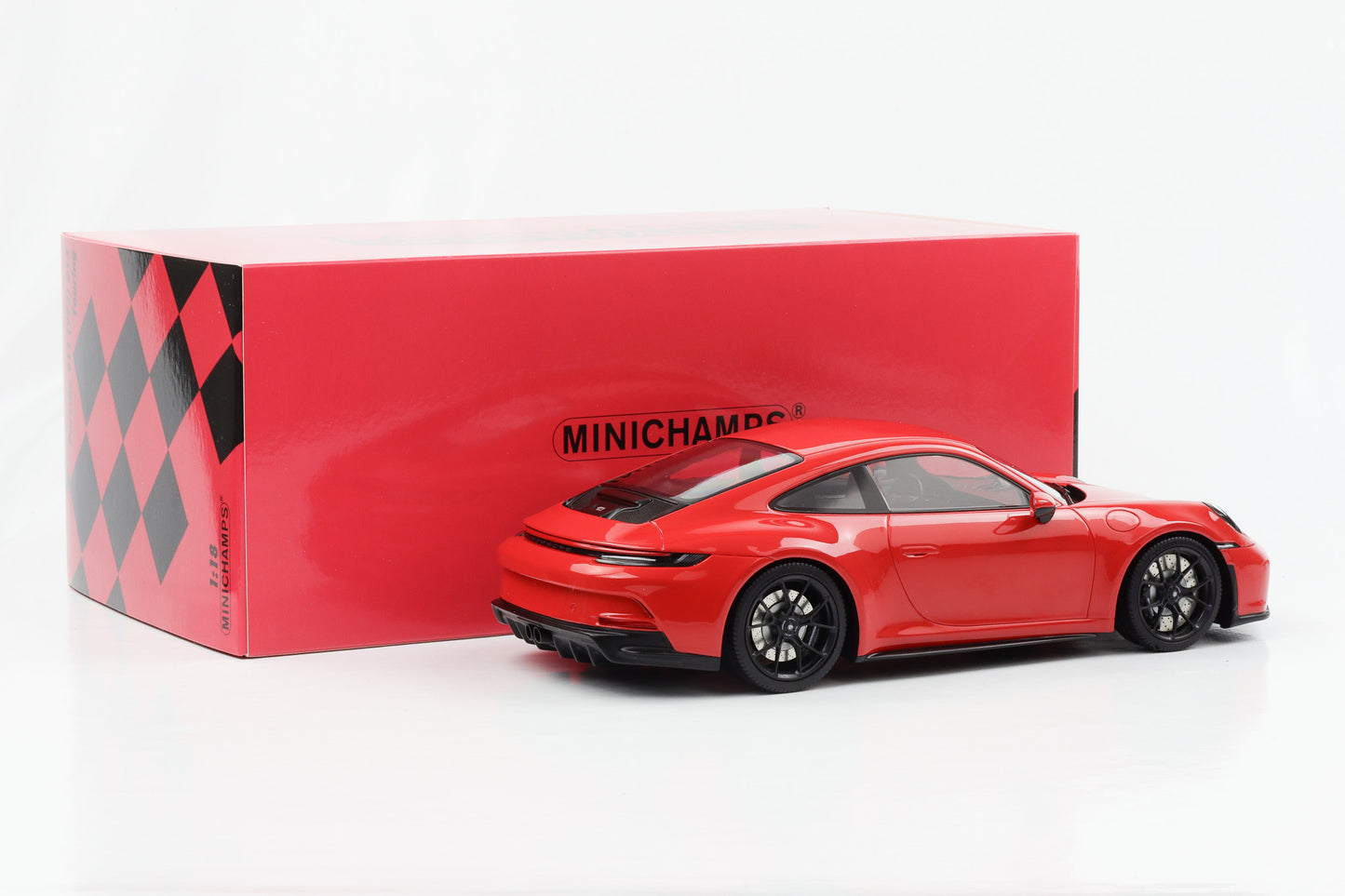 1:18 Porsche 911 992 GT3 Touring rot mit schwarzen Felgen 2022 Minichamps Resin