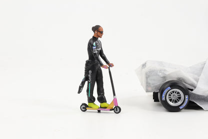 1:18 Cartrix Figur F1 Hamilton Skate Scooter 2021 Figuren Diorama Formel 1
