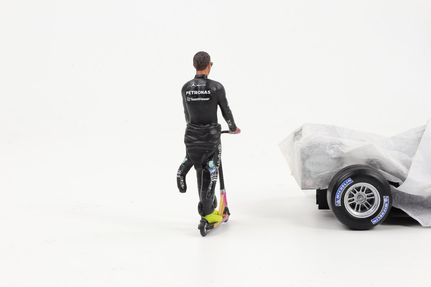 1:18 Cartrix Figur F1 Hamilton Skate Scooter 2021 Figuren Diorama Formel 1