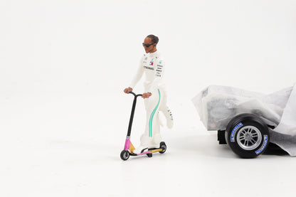 1:18 Cartrix Figur F1 Hamilton Skate Scooter 2016 Figuren Diorama Formel 1