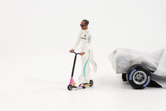 1:18 Cartrix Figur F1 Hamilton Skate Scooter 2016 Figuren Diorama Formel 1