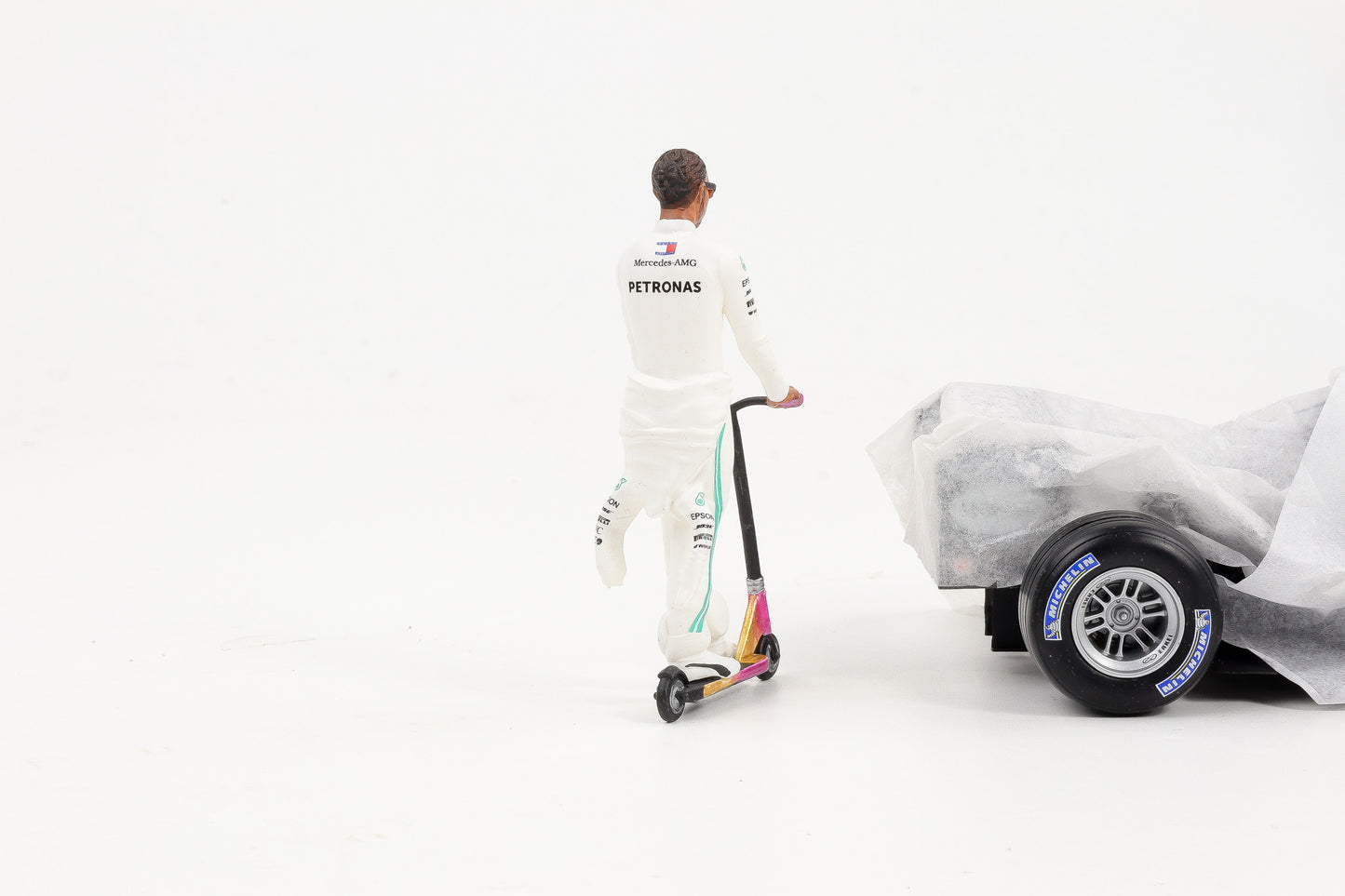1:18 Cartrix Figur F1 Hamilton Skate Scooter 2016 Figuren Diorama Formel 1
