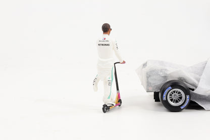 1:18 Cartrix Figur F1 Hamilton Skate Scooter 2016 Figuren Diorama Formel 1