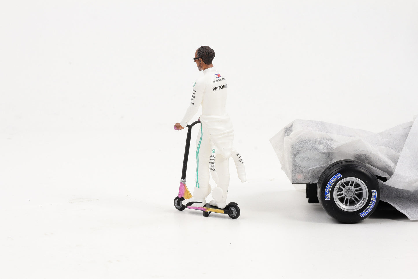 1:18 Cartrix Figur F1 Hamilton Skate Scooter 2016 Figuren Diorama Formel 1