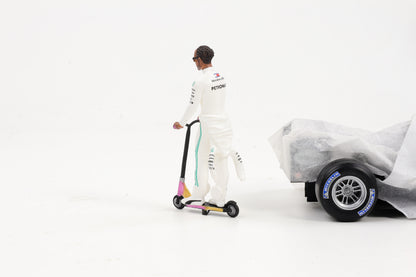 1:18 Cartrix Figur F1 Hamilton Skate Scooter 2016 Figuren Diorama Formel 1