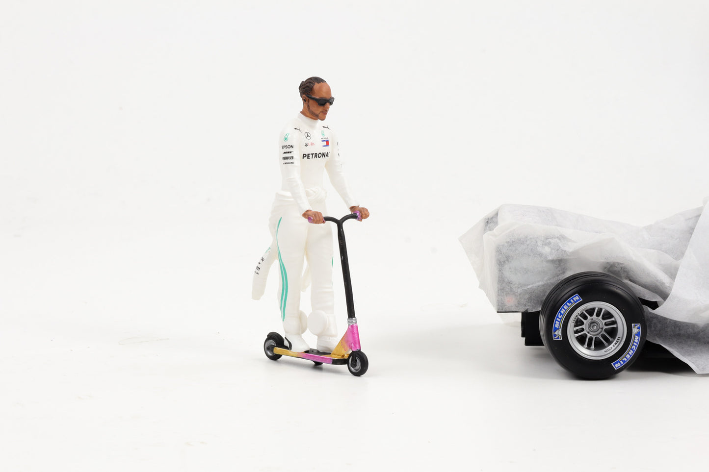 1:18 Cartrix Figur F1 Hamilton Skate Scooter 2016 Figuren Diorama Formel 1