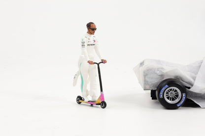 1:18 Cartrix Figur F1 Hamilton Skate Scooter 2016 Figuren Diorama Formel 1