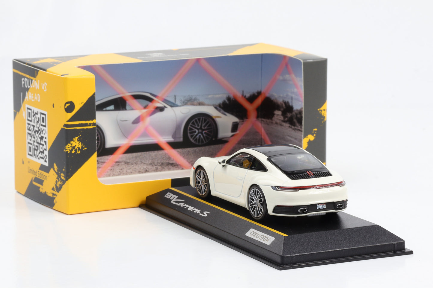 1:43 Porsche 911 992 Carrera 4S amarillo Minichamps WAP 020 172 OK