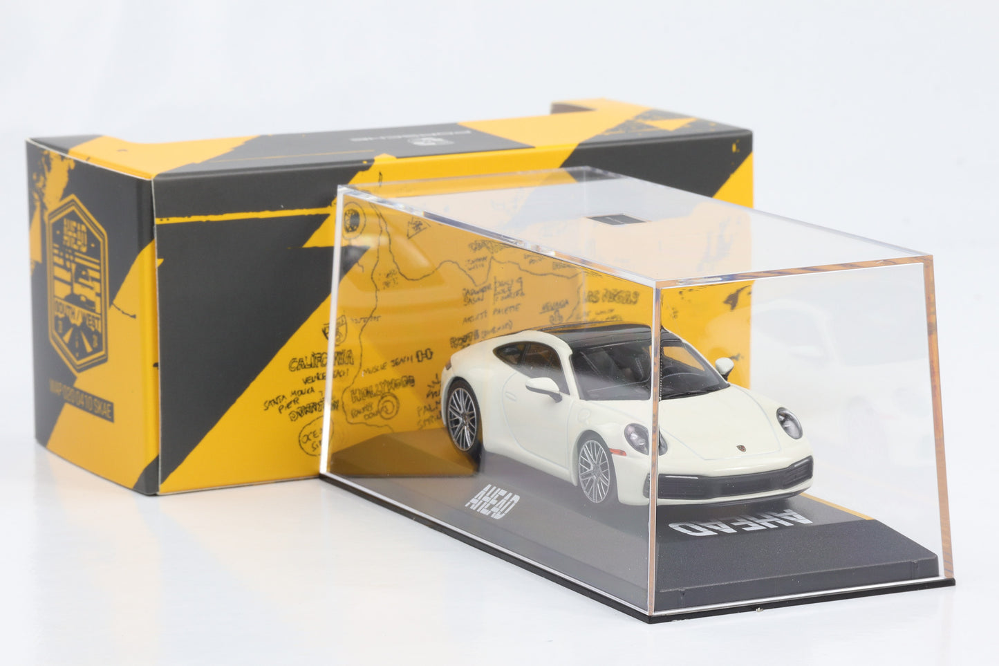 1:43 Porsche 911 992 Carrera 4S gialla Minichamps WAP 020 172 OK