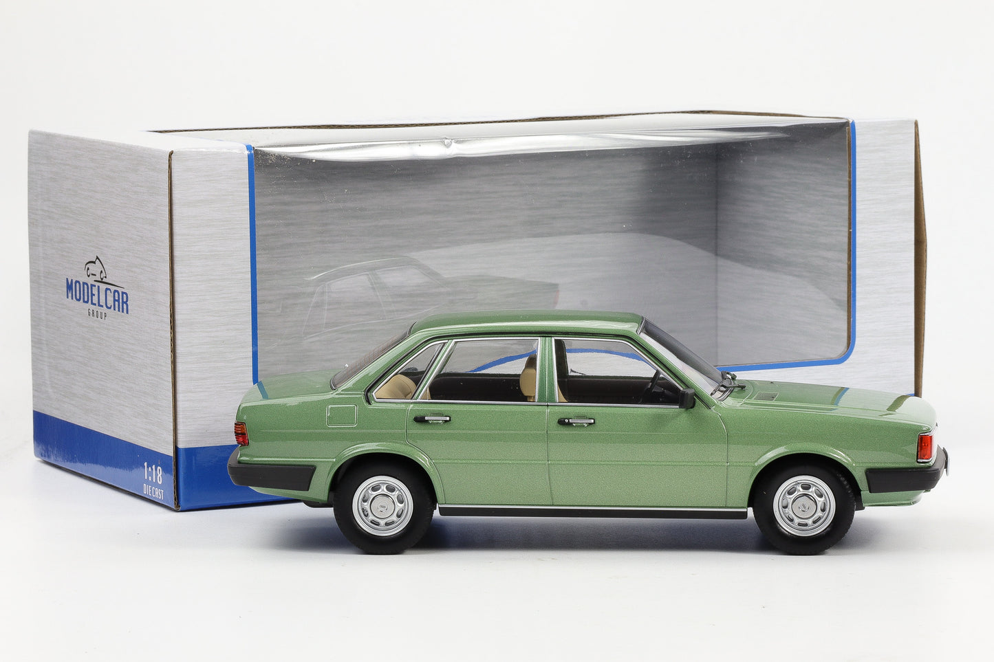 1:18 MCG Audi 80 B2 1978 hellgrün metallic diecast
