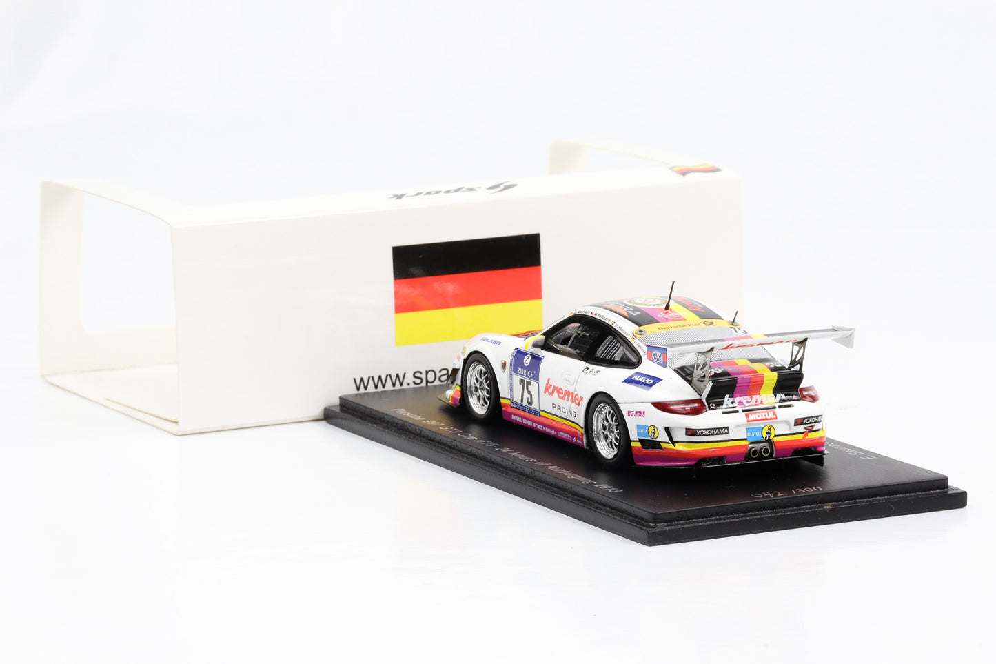 1:43 Porsche 997 GT3 #75 Cup Kremer Racing 24h Nürburgring 2013 Spark