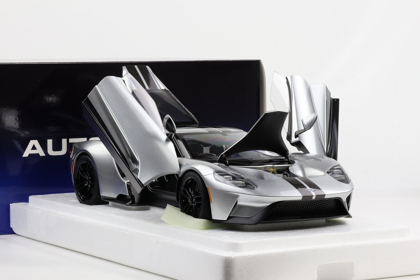 1:12 AUTOart Ford GT 2017 Ingot Silver with Black stripes 12108