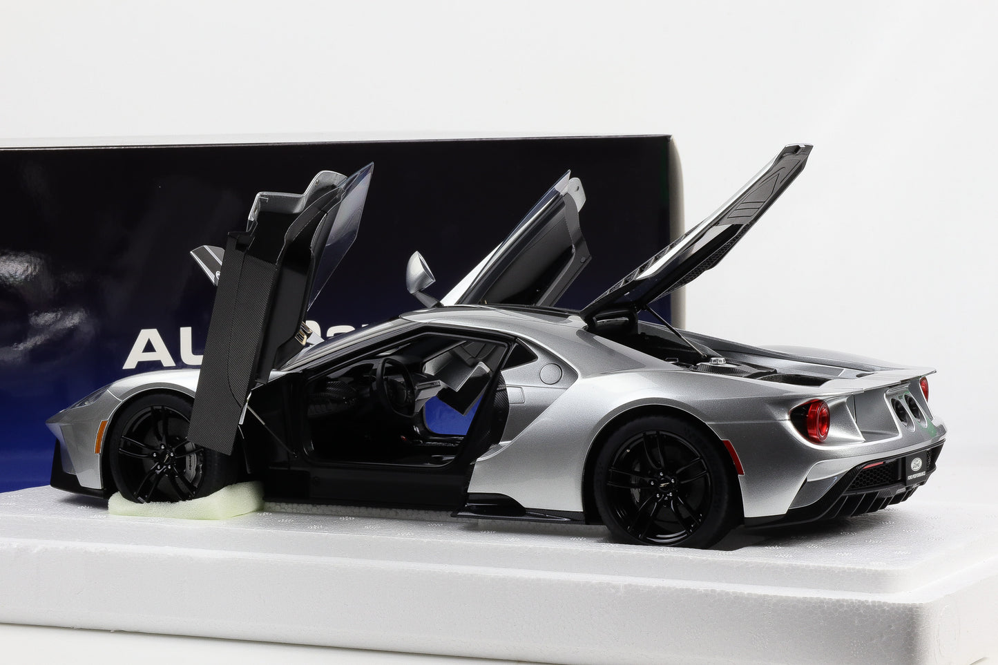 1:12 AUTOart Ford GT 2017 Ingot Silver with Black stripes 12108