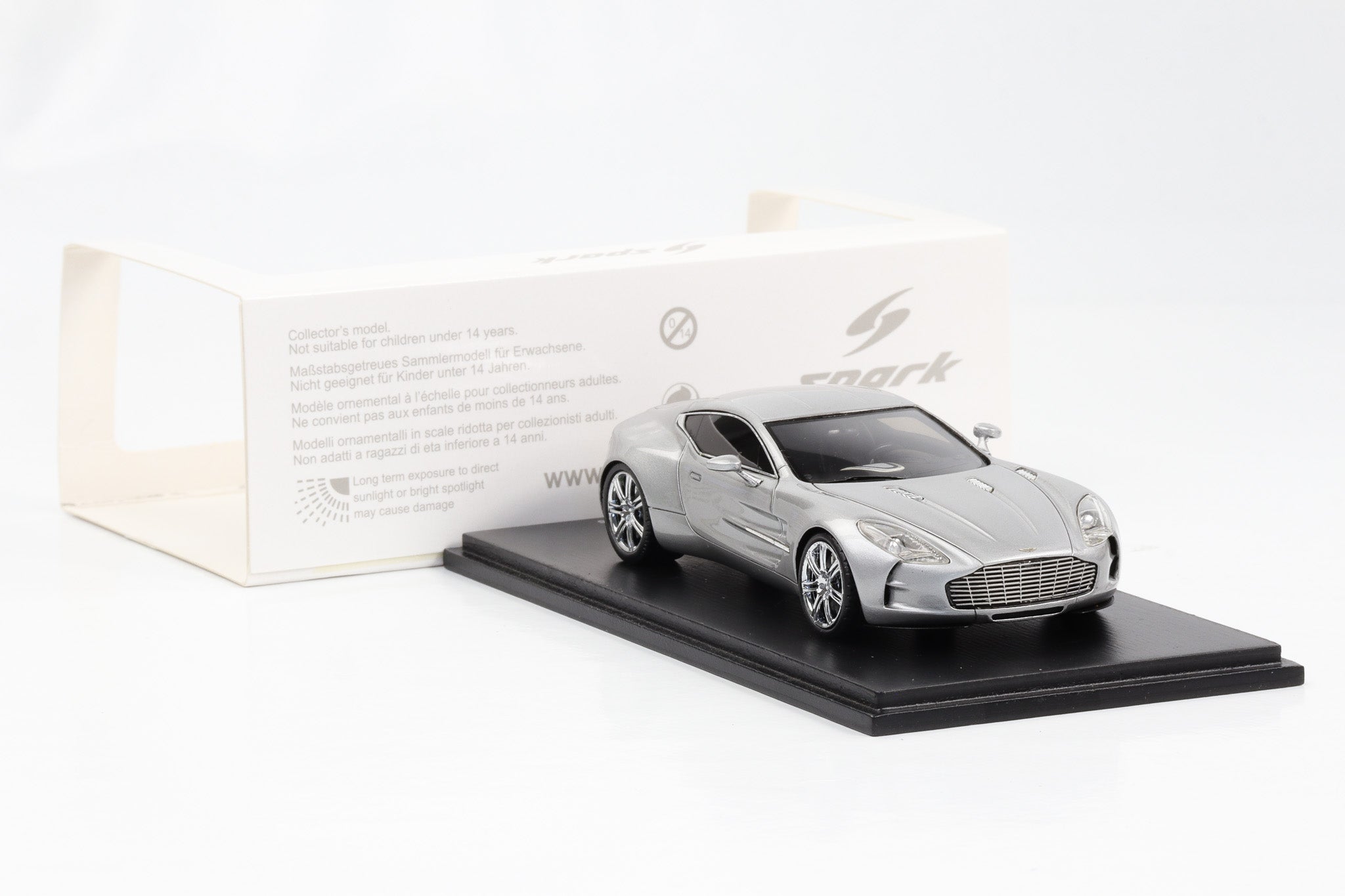 1:43 Aston Martin One-77 silver Spark