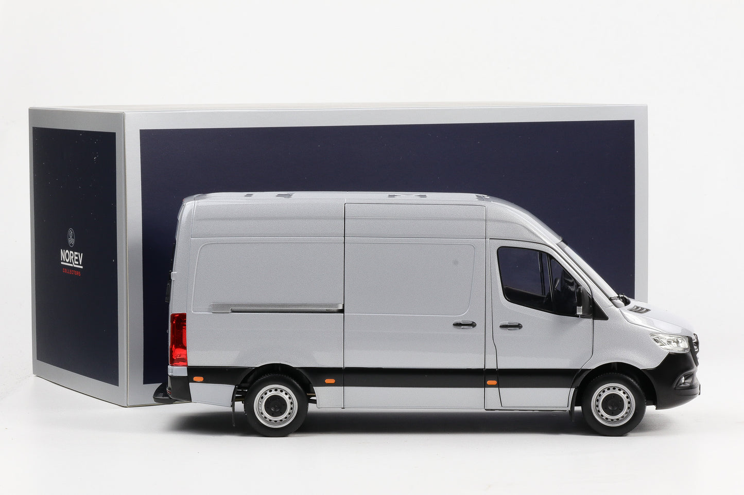 1:18 Norev Mercedes Benz Sprinter Bus Transporter 2018 silber 183424