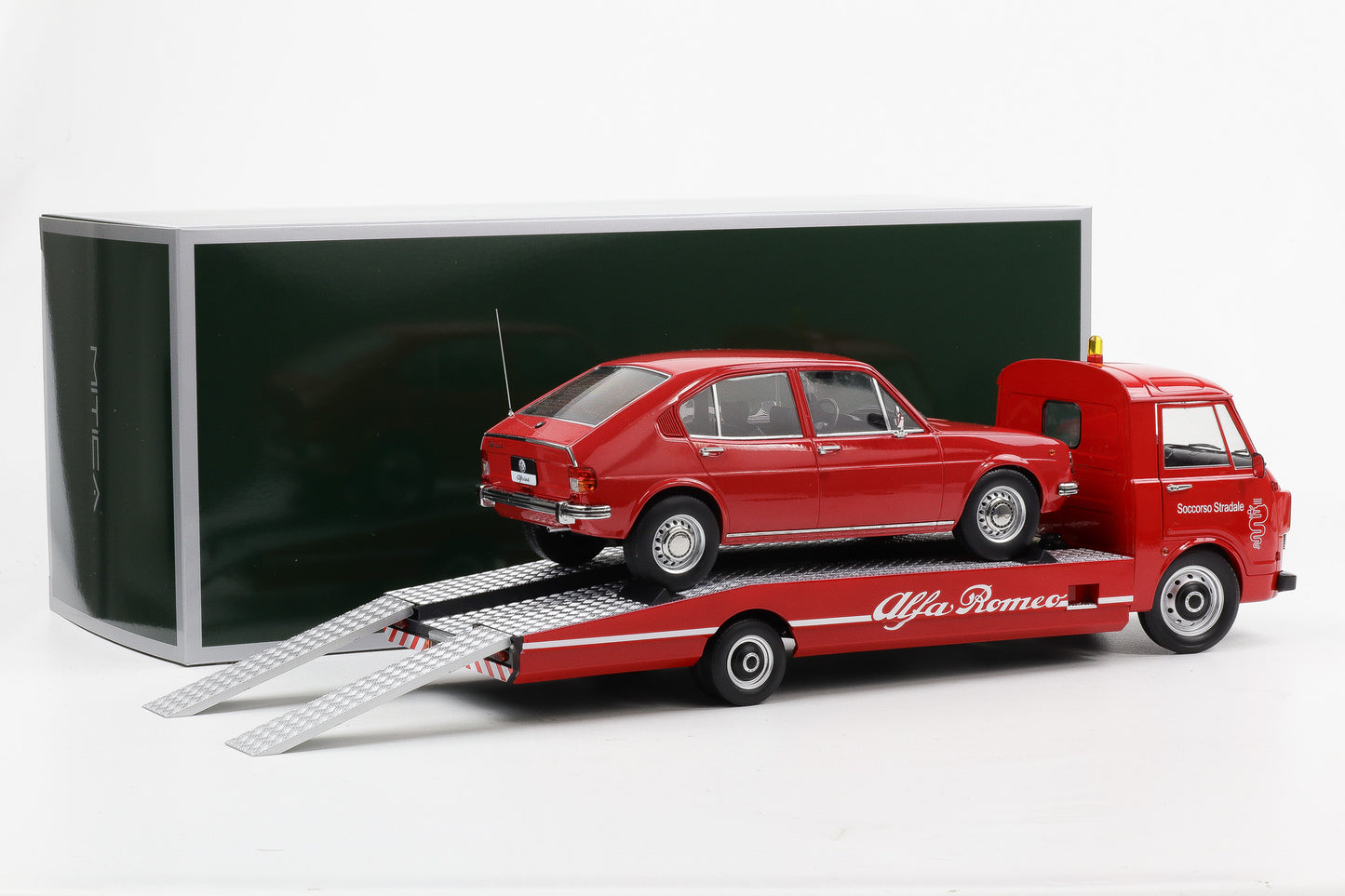 1:18 Mitica Alfa Romeo A12 F12 Car Hauler Transporter LKW 1977 rot