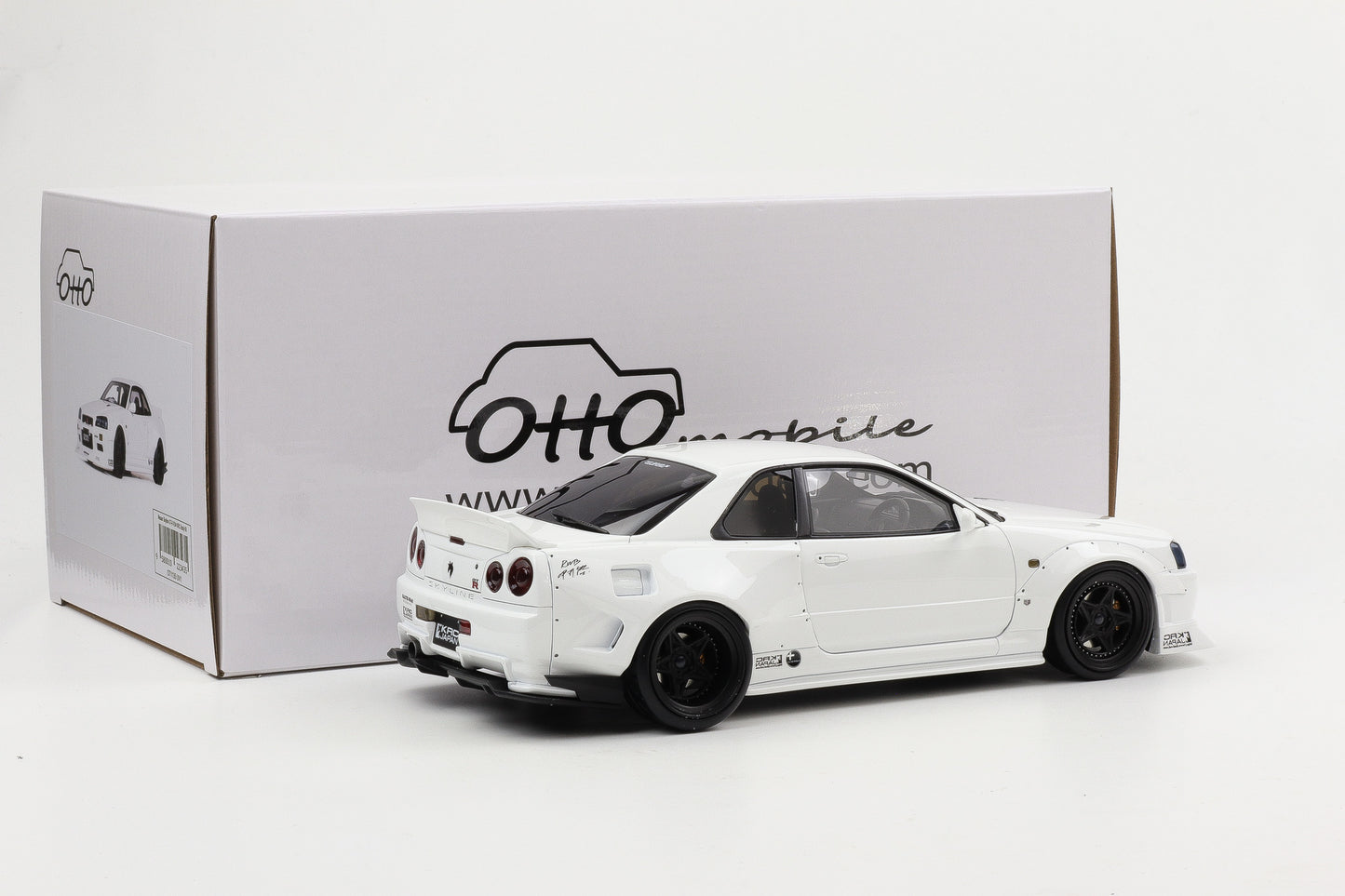 1:18 OTTO mobile Nissan Skyline GT-R BNR34 by KRC pearl white OT1135
