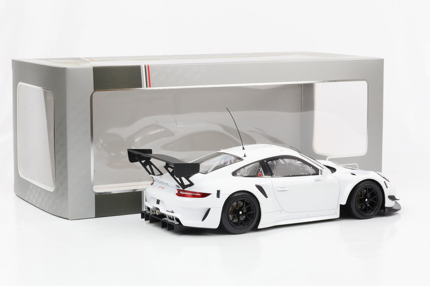 1:18 Porsche 911 GT3 R 2019 Plain Body Version weiß IXO diecast